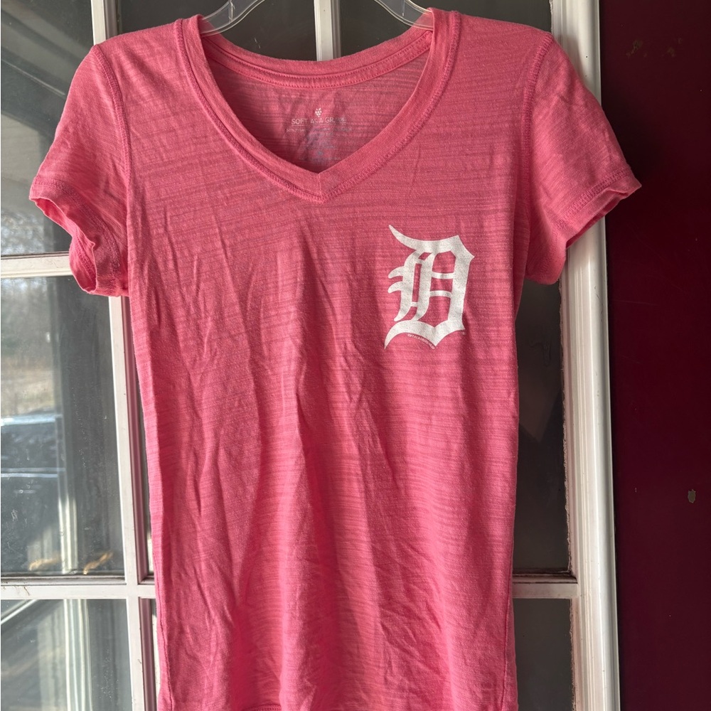 Pink V-Neck T-Shirt with Tigers logo